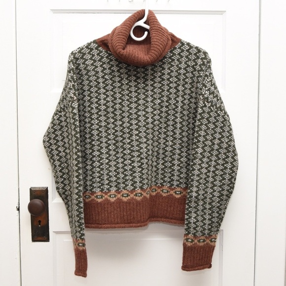 Levitate Sweaters - Levitate women’s cowl neck sweater size Small green brown pattern